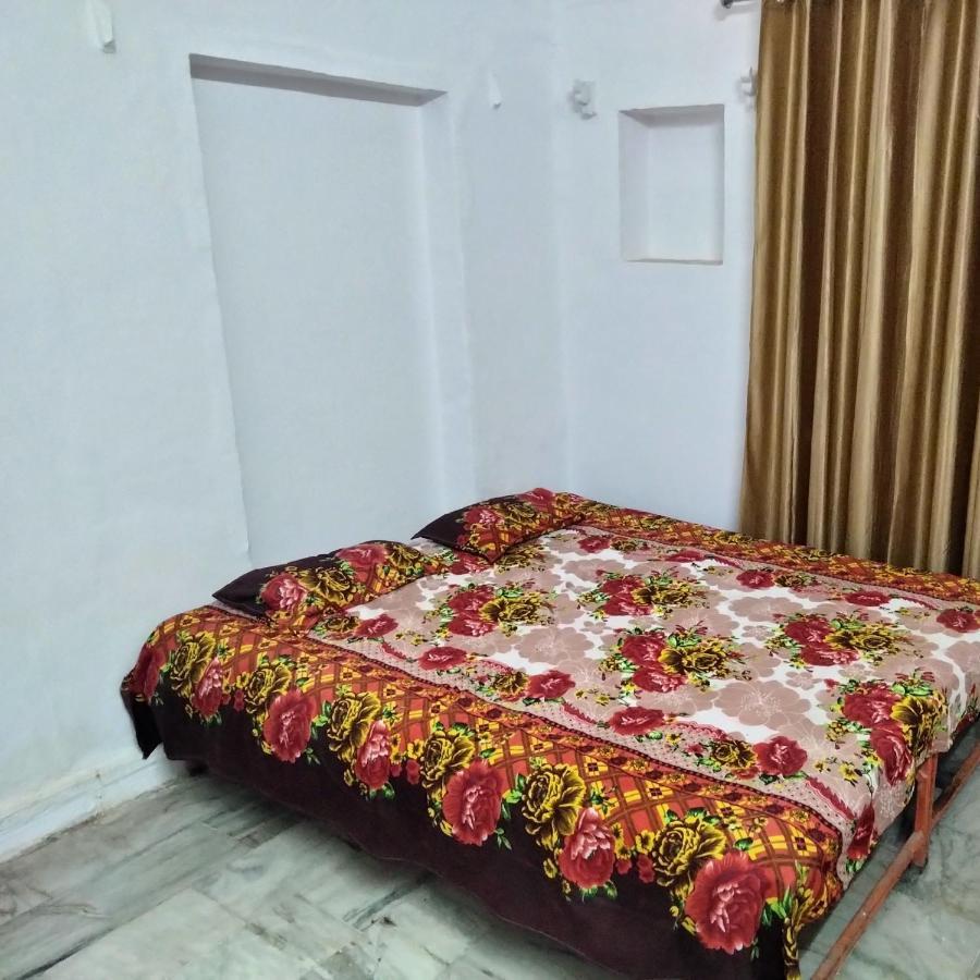 מלון Shri Swami Sheetal Das Akhada B1-88 Assi , Near Pushkar Talab,Varanasi, Ashram Dharmshala חדר תמונה