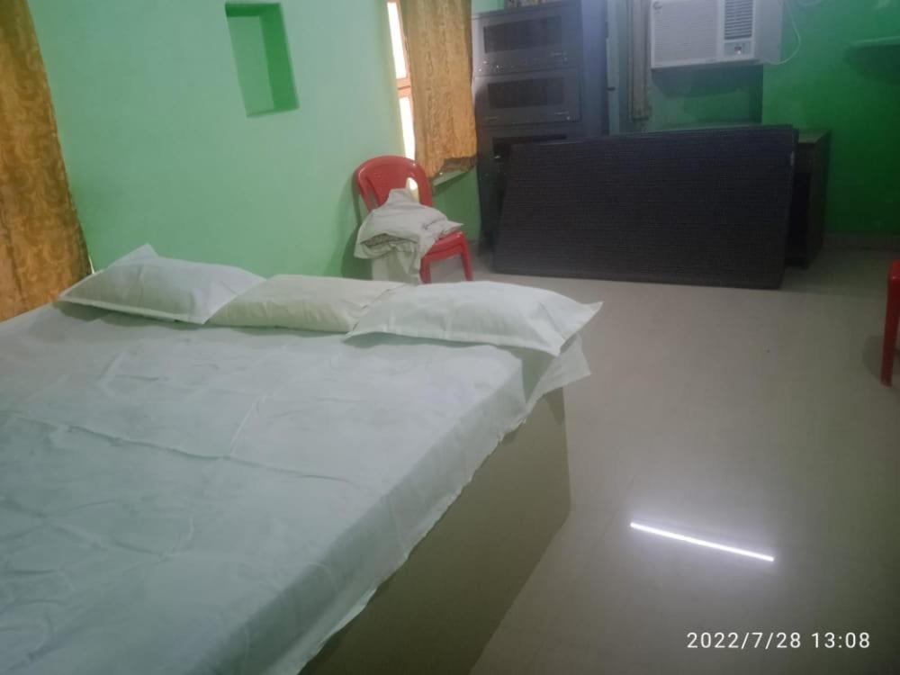 מלון Shri Swami Sheetal Das Akhada B1-88 Assi , Near Pushkar Talab,Varanasi, Ashram Dharmshala מראה חיצוני תמונה