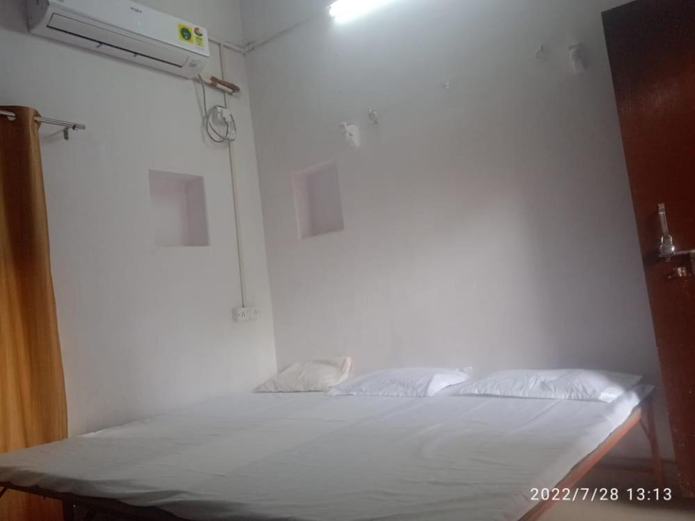 מלון Shri Swami Sheetal Das Akhada B1-88 Assi , Near Pushkar Talab,Varanasi, Ashram Dharmshala מראה חיצוני תמונה
