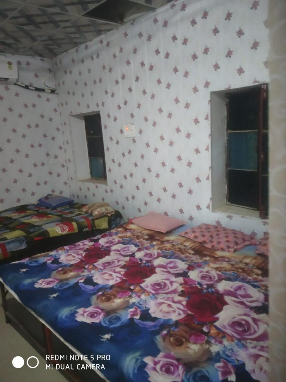 מלון Shri Swami Sheetal Das Akhada B1-88 Assi , Near Pushkar Talab,Varanasi, Ashram Dharmshala מראה חיצוני תמונה