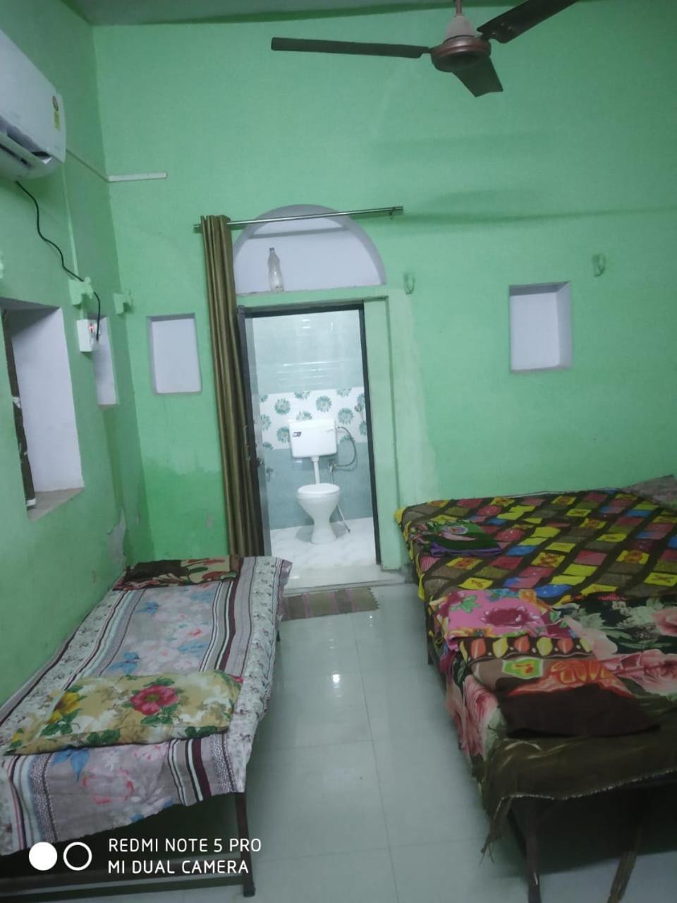 מלון Shri Swami Sheetal Das Akhada B1-88 Assi , Near Pushkar Talab,Varanasi, Ashram Dharmshala מראה חיצוני תמונה